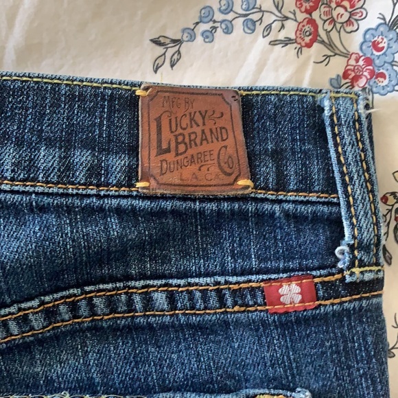 Women’s 27 Lucky Brand low rise shorts w/ details - Picture 4 of 6